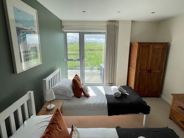 Twin bedroom with seaviews across Newquay golf course and the Fistral Beach surf with access to balcony