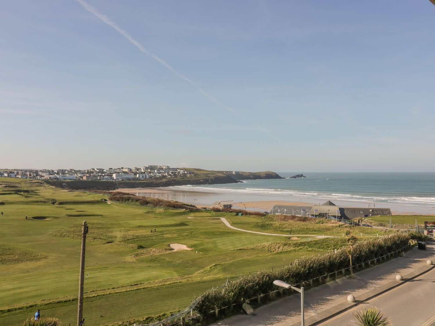 2 Bedroom Self Catering Apartment With Stunning Views of Newquay golf course and the surf on Fistral Beach